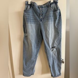 No boundaries light wash distressed jeans